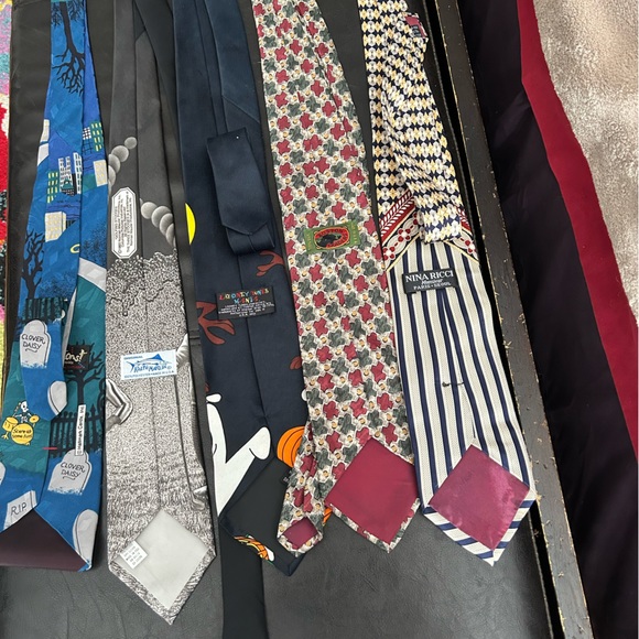 2 Halloween 🎃 Ties one 3 Stooges &2 extra - Picture 2 of 5